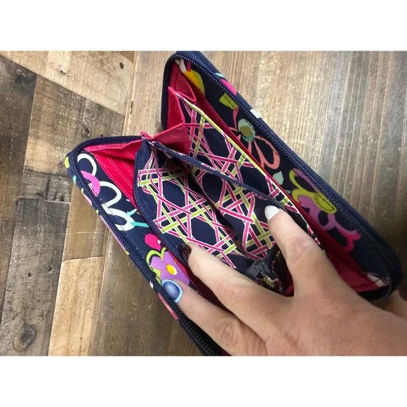 Vera Bradley Navy Blue Floral Quilted Cotton Zip Around Wallet Organizer - Picture 7 of 7